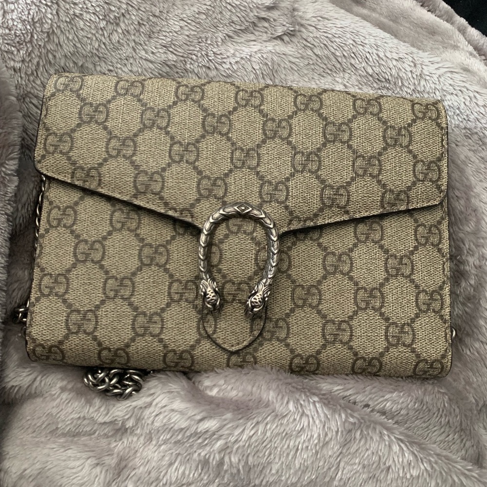 GUCCI CHAIN ON WALLET